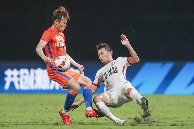 男人吃女人胸的视频