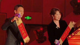 男人吃女人胸的视频